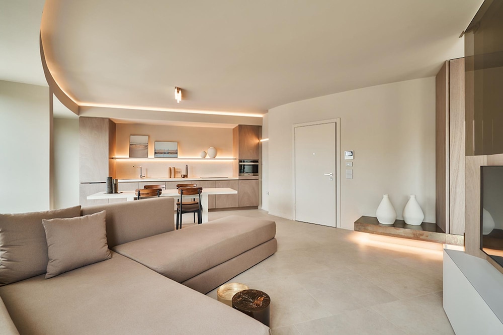 Apartment, Smoking