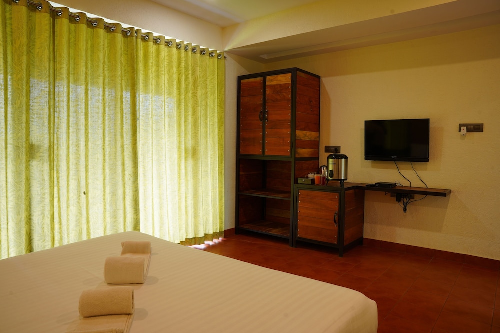 Deluxe Room - Photo 3