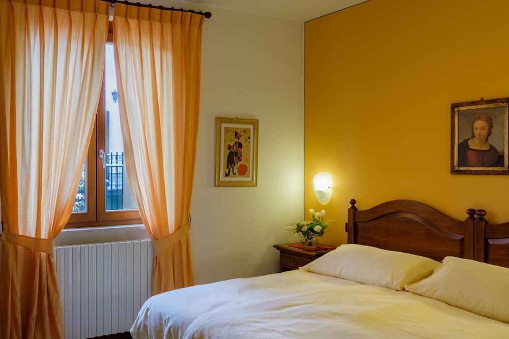 Classic Double or Twin Room photo 3