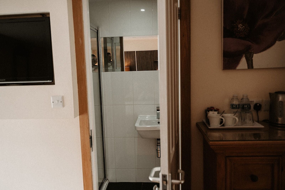 Standard Twin Room, Ensuite - Photo 1