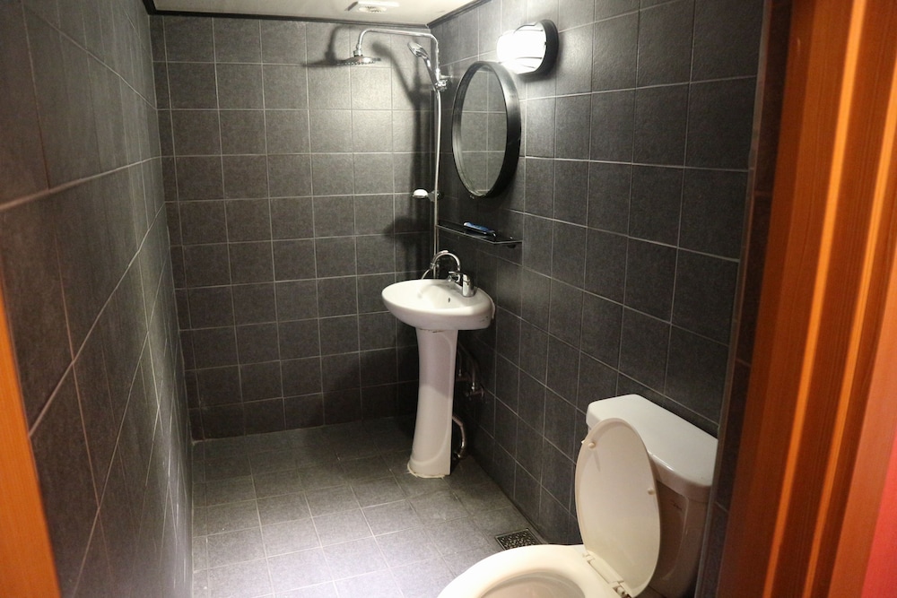 Basic Shared Dormitory, Men only photo 2