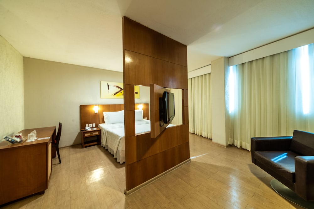 Suite - Photo 2