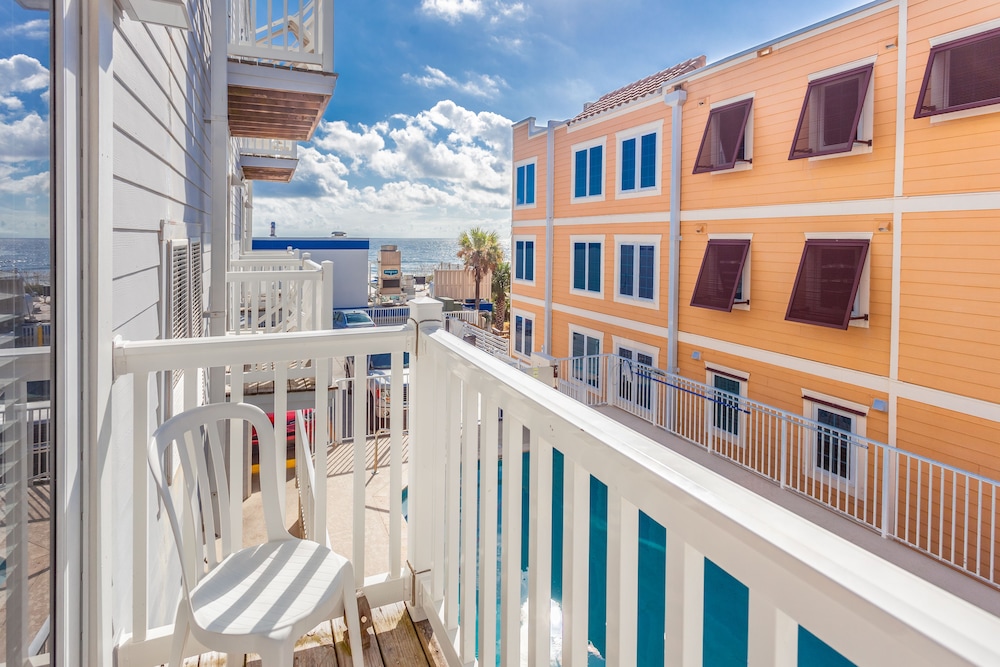 Ocean View Suite w/ Balcony (Partial View) - Photo 2
