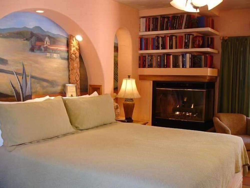 Garden Studio, 1 King, Kitchenette, Fireplace photo 1