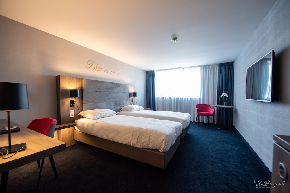 Standard Room, 1 King Bed photo 2