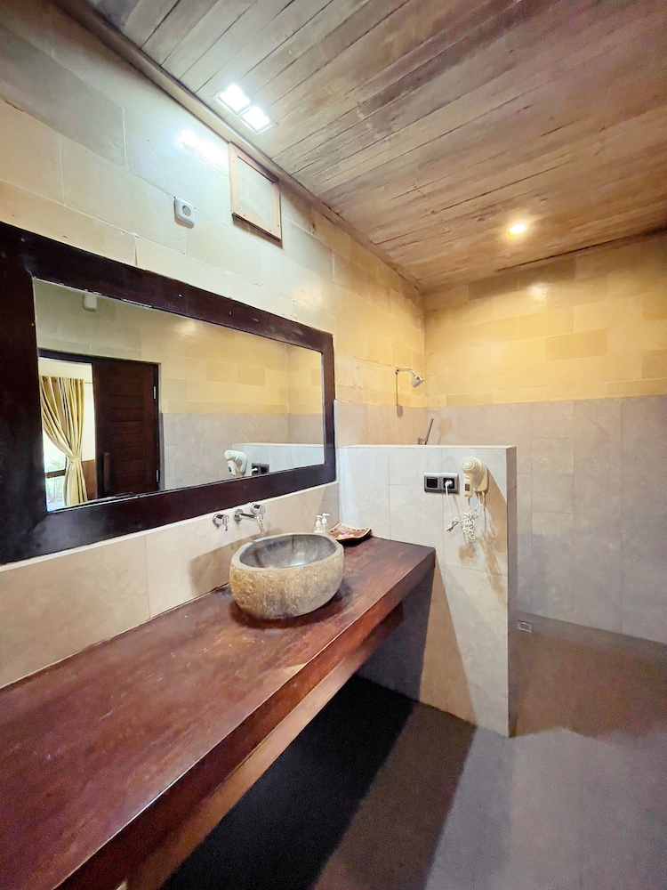 Premium Deluxe King Room photo 2