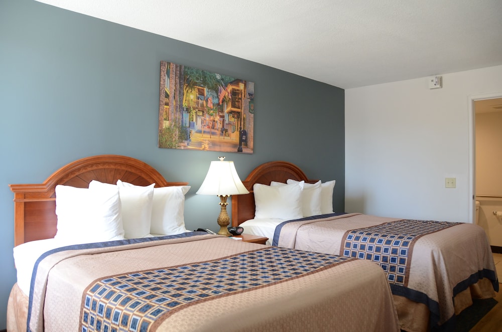 Standard Room, 2 Double Beds, Accessible - Photo 1