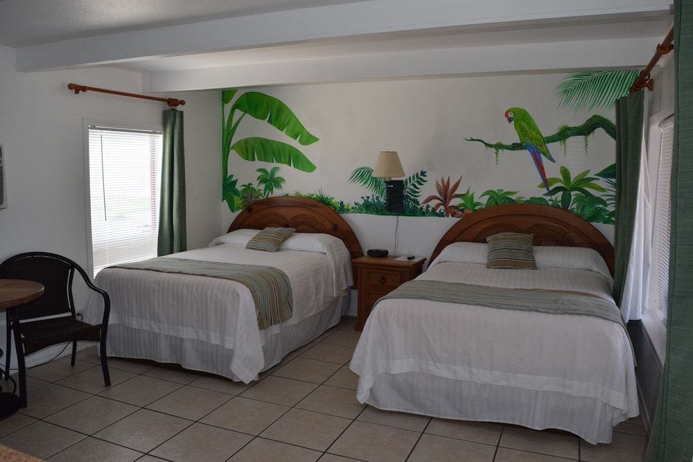 Standard Room, 2 Double Beds, Beachfront photo 1