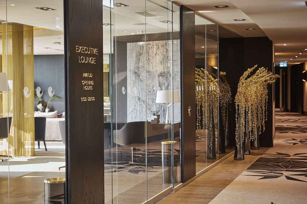 Conrad Suite - Photo 2