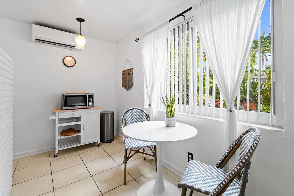 Apartment D photo 2