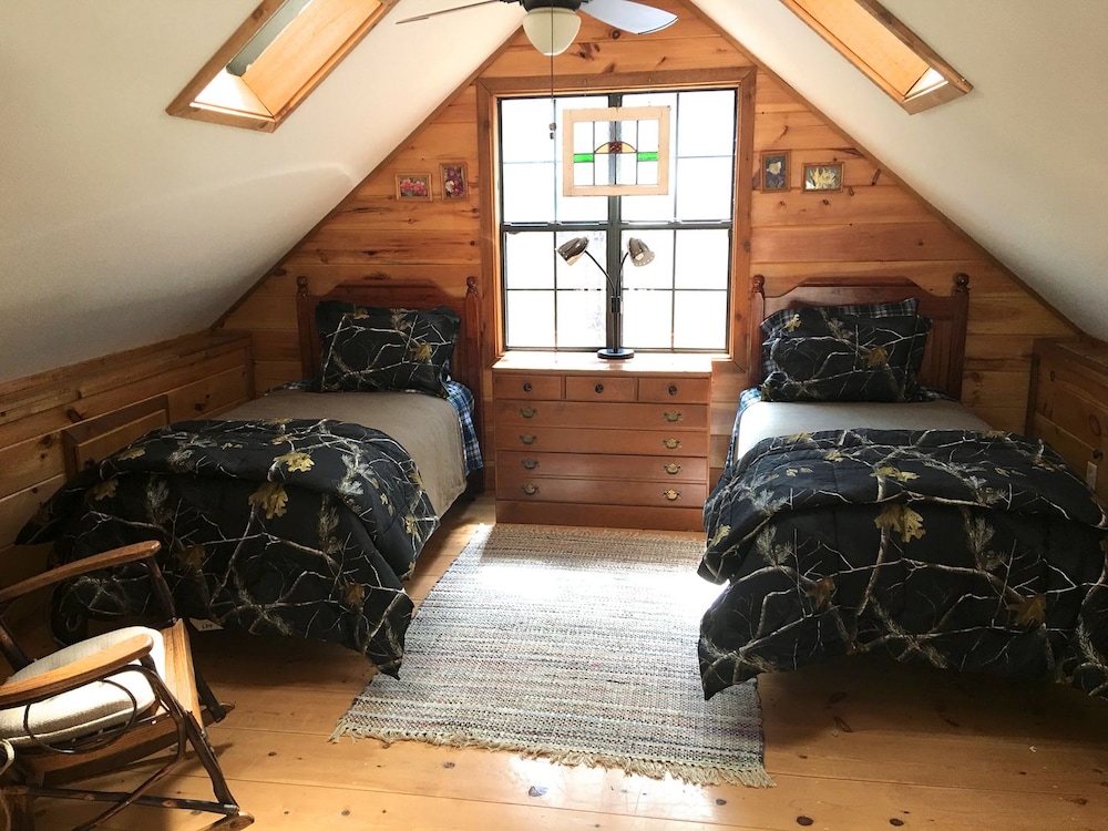 Cabin, Hot Tub, Mountainside photo 1