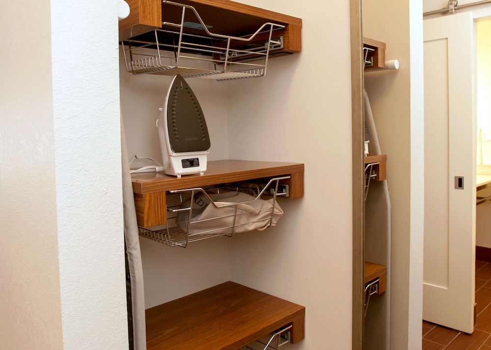 Room, 2 Queen Beds, Non Smoking, Bathtub