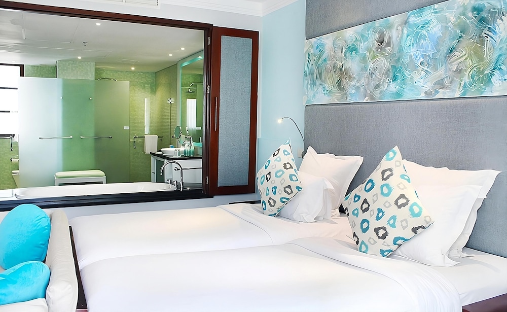 Deluxe Twin Room, 2 Twin Beds, Balcony, Pool View