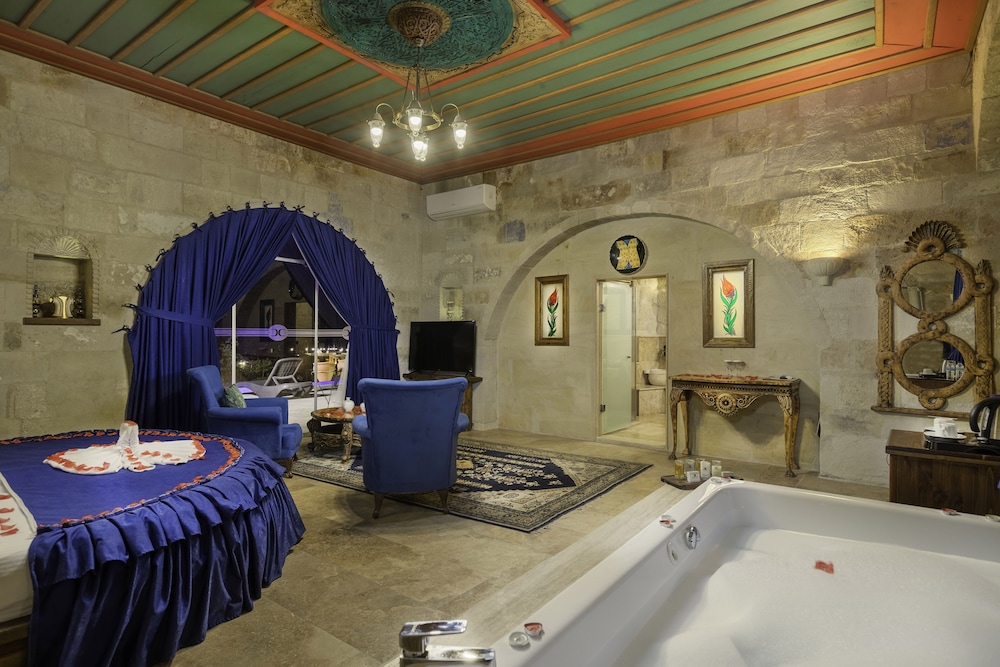 120 Queen Suit with Jacuzzi (Topfloor) photo 2