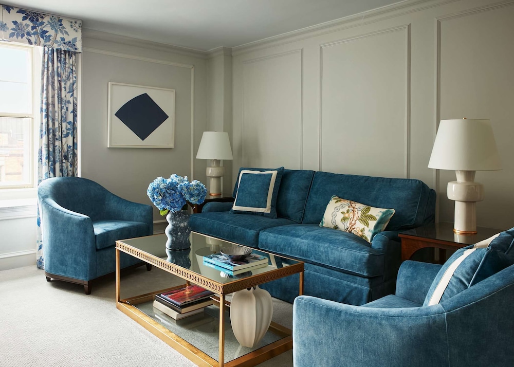Suite, 1 King Bed with Sofa bed (King or Queen Bed)
