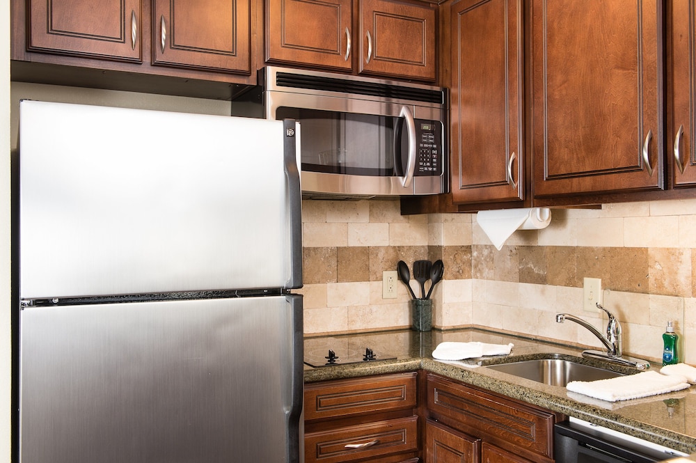 Studio Suite, 1 King Bed, Accessible Bathtub, Kitchen (Hearing Accessible, Bathtub) - Photo 4