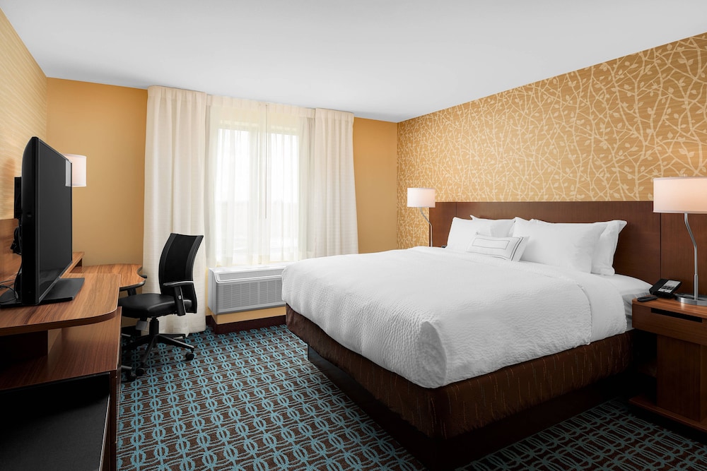 Room, 1 King Bed (Mobility/Hearing Access, Roll-In Shwr) - Photo 1