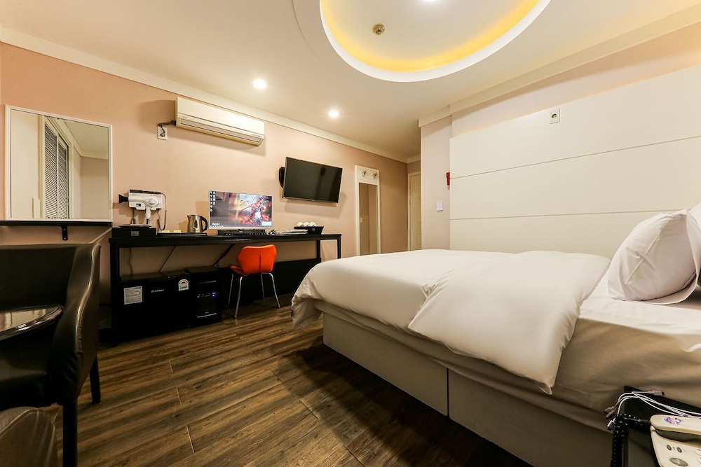 Basic Room (Couple Pc Room) photo 1