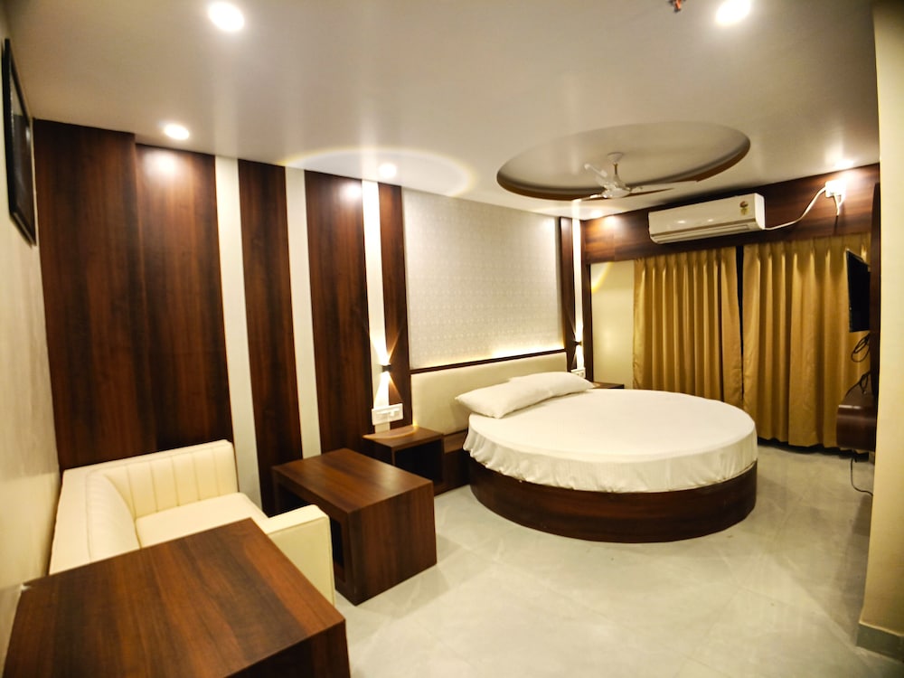 Honeymoon Suite