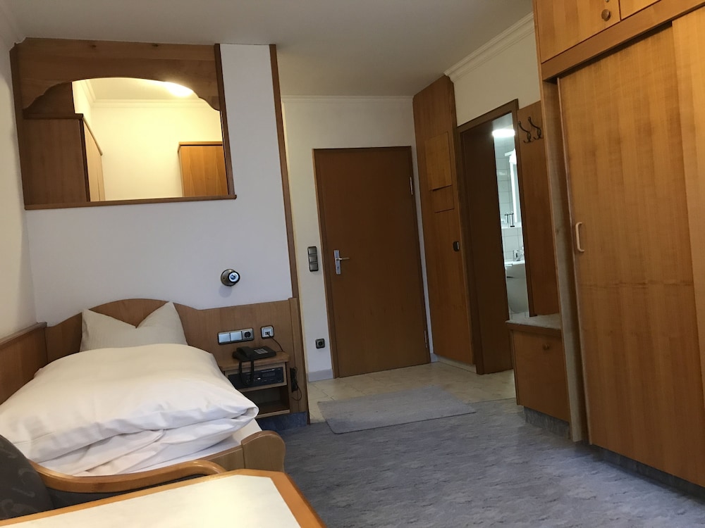 Superior Single Room, 1 Large Twin Bed, Balcony photo 3