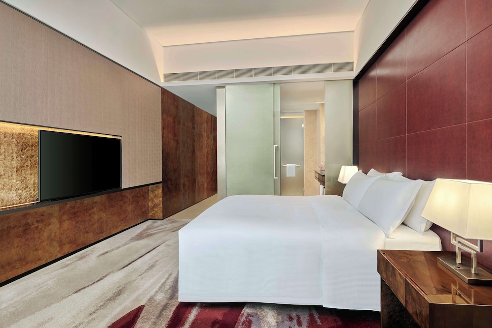 Deluxe Room, Accessible - Photo 2