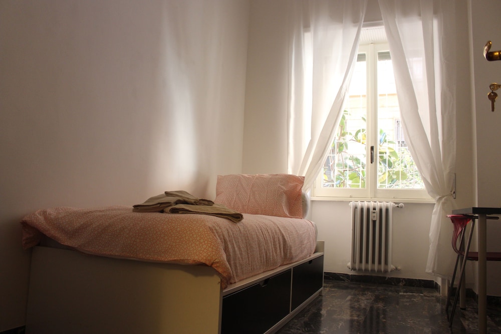Triple Room, Shared Bathroom (Bianca)