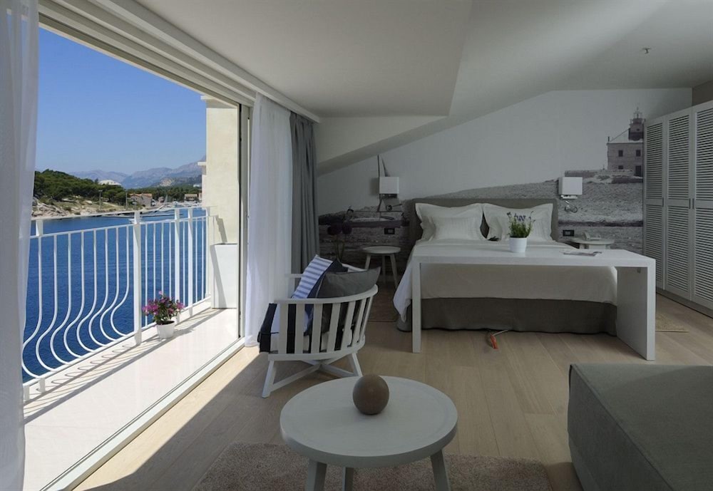 Suite, Sea View