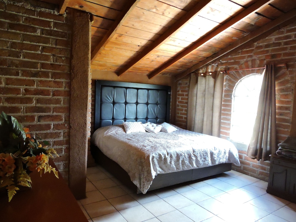 Family Cabin, 3 Bedrooms, Hill View, Garden Area photo 1
