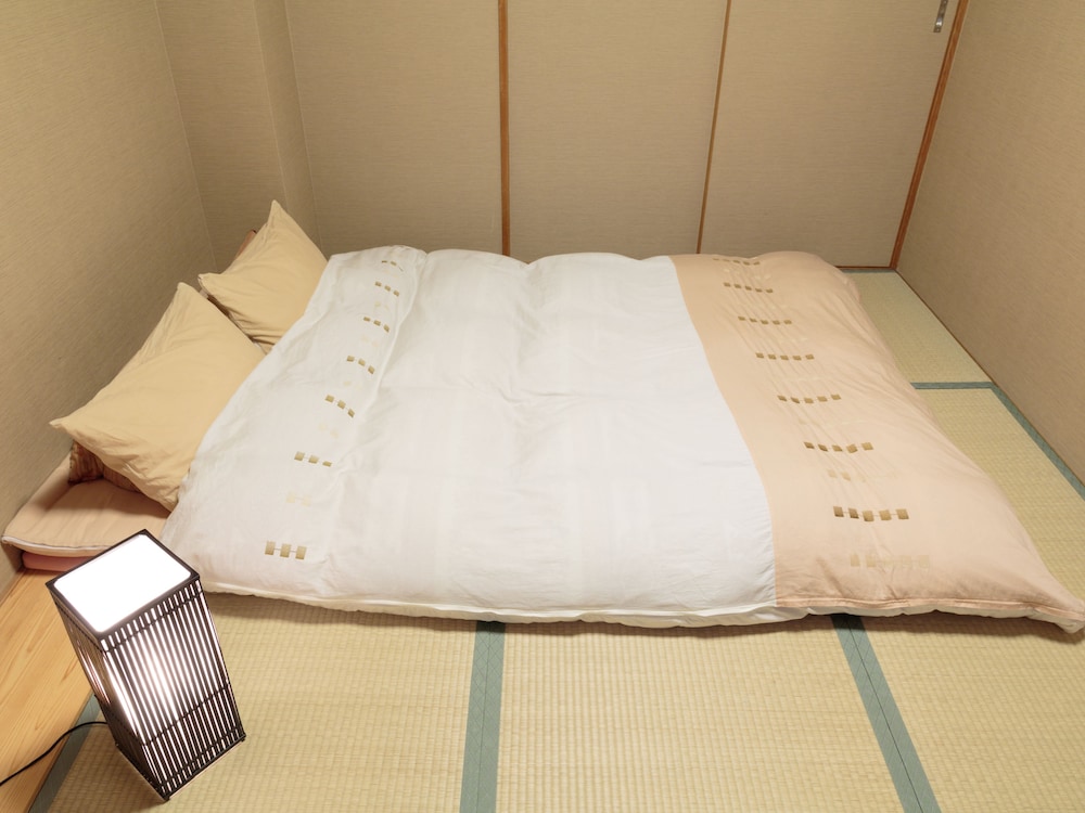Japanese-Style Single Room with Private Bathroom photo 2