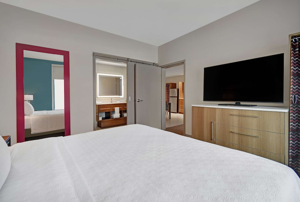 Suite, 1 King Bed (Hearing) - Photo 1