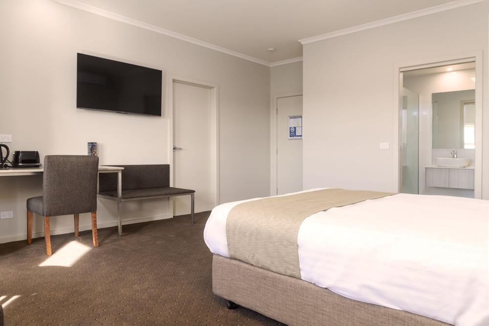 Deluxe Triple Room, Multiple Beds photo 3