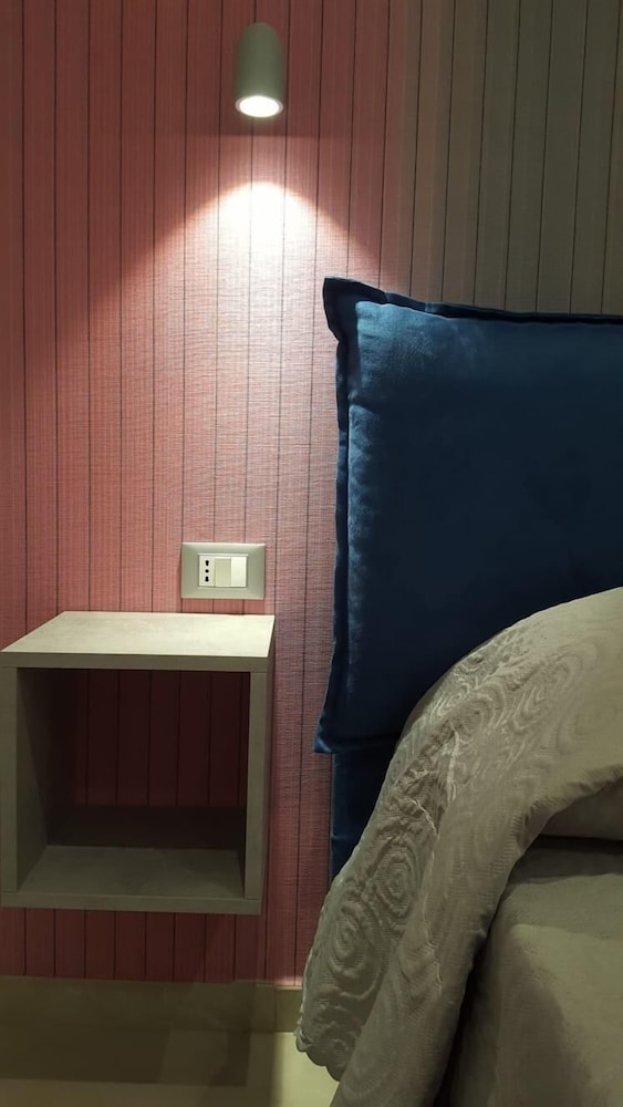 Triple Room (Vertical Stripes) photo 2