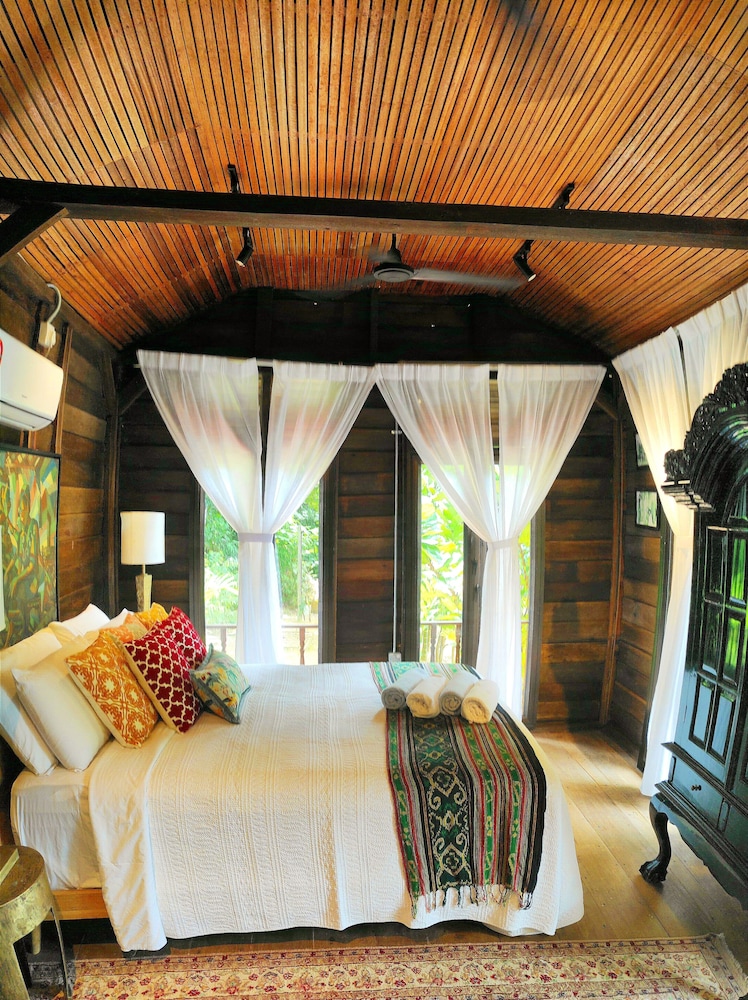 Classic House - Photo 25