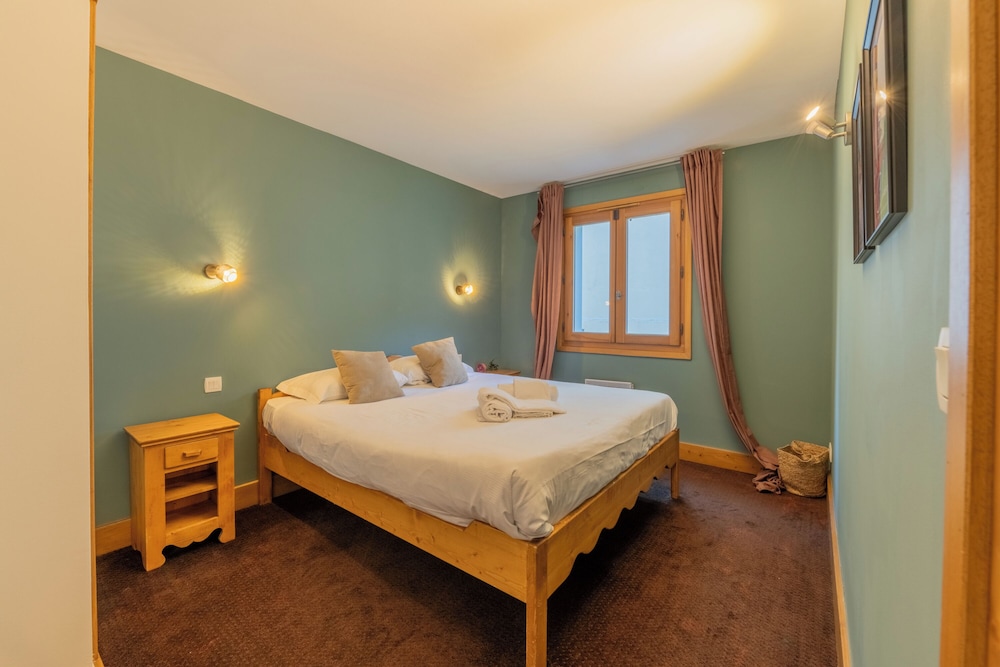 Family Apartment, Multiple Bedrooms (Vallorcine Loriaz 11 ski in / ski out) Family Apartment, Multiple Bedrooms (Vallorcine Loriaz 11 ski in / ski out)