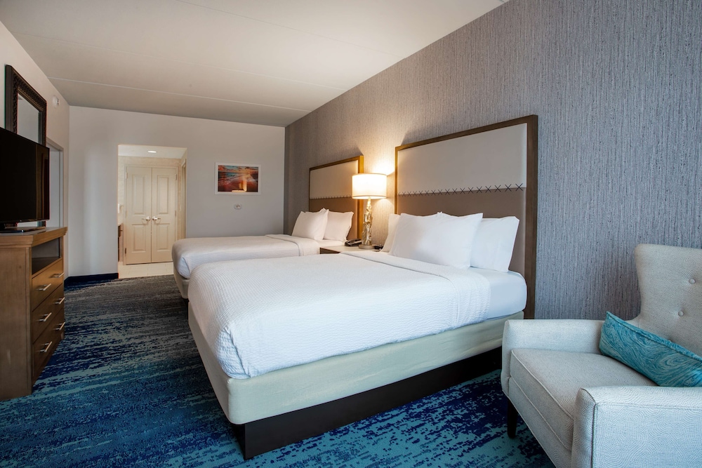 Suite, 2 Queen Beds, Accessible, Bathtub (Mobility & Hearing) - Photo 1