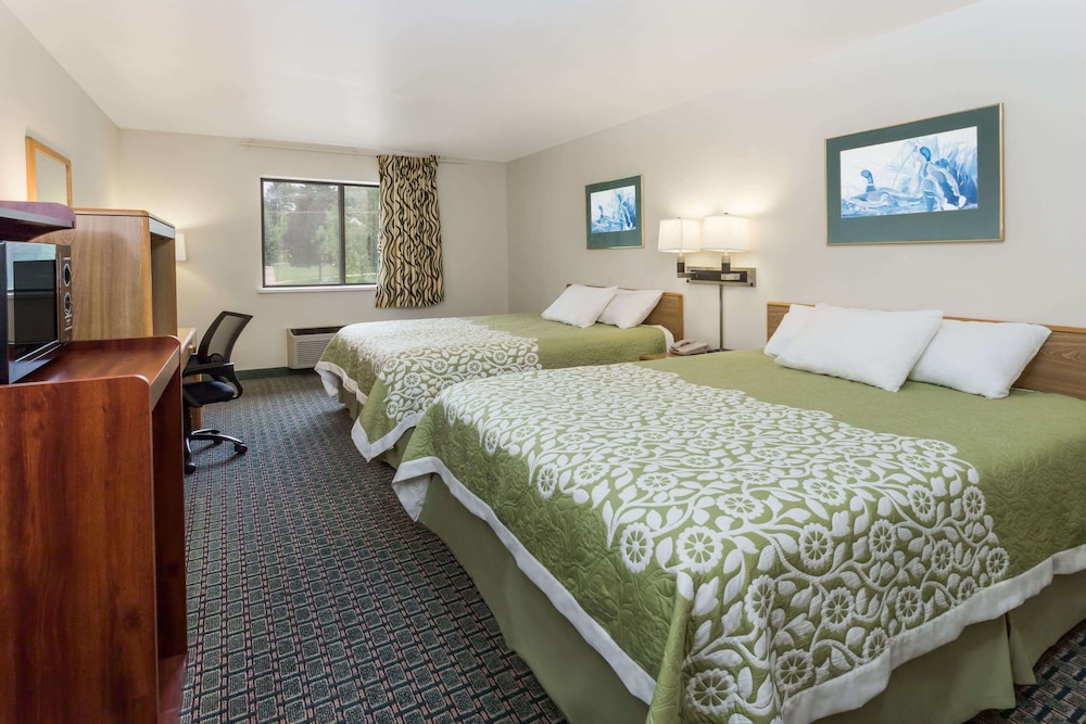 Standard Double Room, 2 Queen Beds - Photo 2