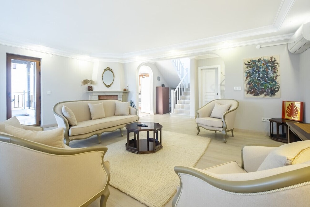 Villa photo 3