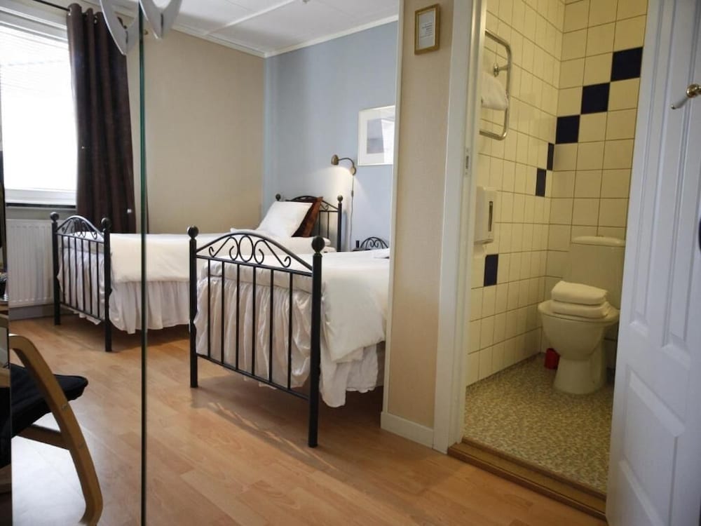 Basic Twin Room photo 1