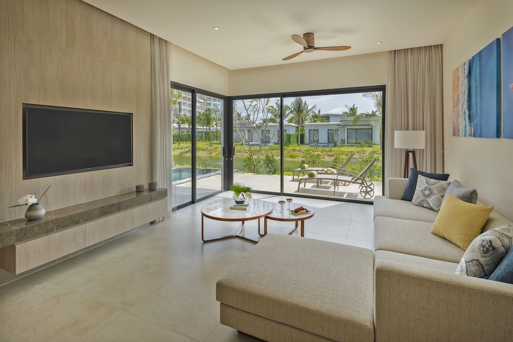 The Level 1-Bedroom Lakefront Pool Villa - Photo 3