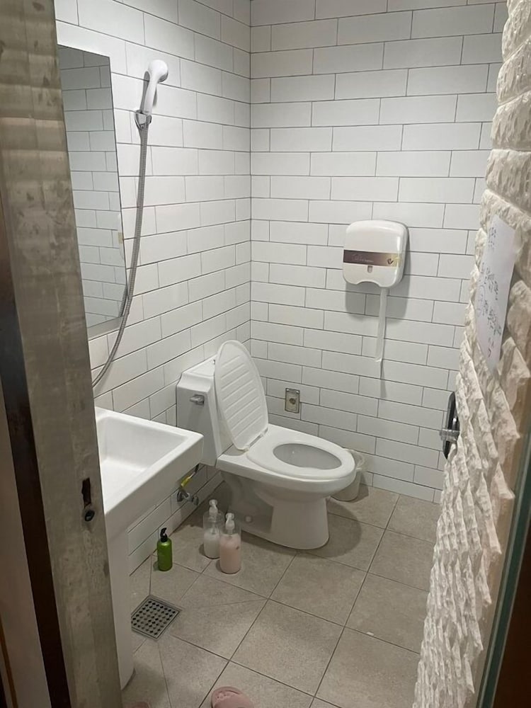 Basic Twin Room, Women only photo 2