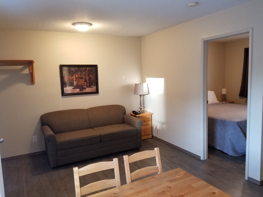 King 1 Bedroom Suite with Kitchen