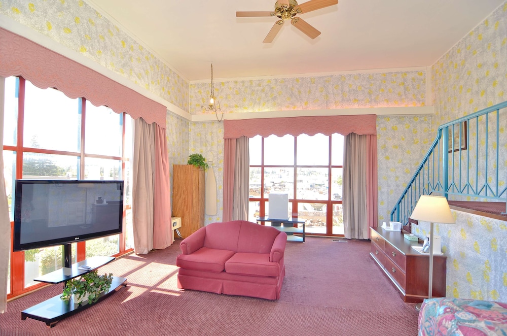 Suite, 1 King Bed, Non Smoking photo 2