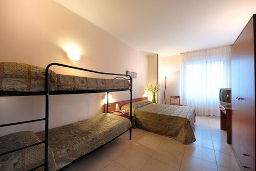 Standard Quadruple Room, Balcony photo 2