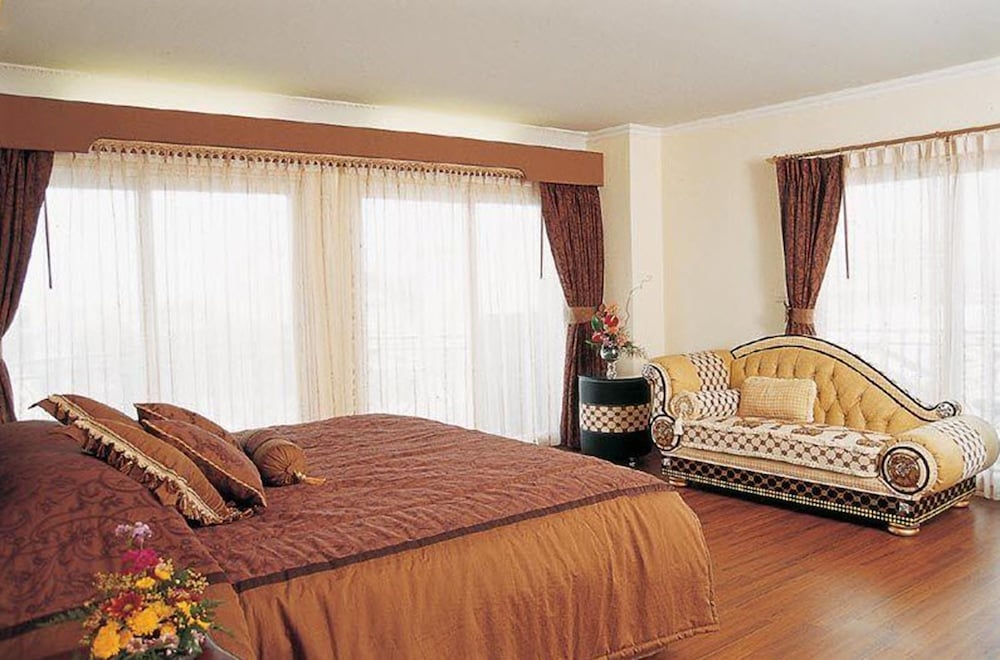 Deluxe Suite, 2 Bedrooms - Photo 2