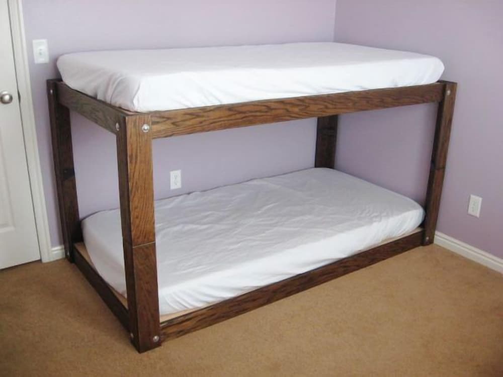 Bunk Bed / Share Bath ( 2 Camas)