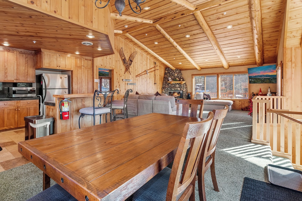Cabin, Multiple Beds, Patio, Mountain View photo 2