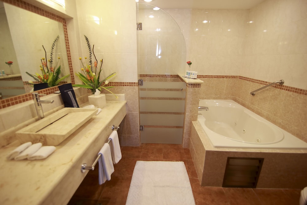 Junior Suite, 1 King Bed photo 3