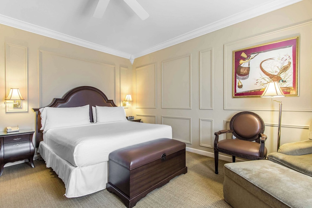 Standard Room, 1 King Bed, Non Smoking - Photo 3