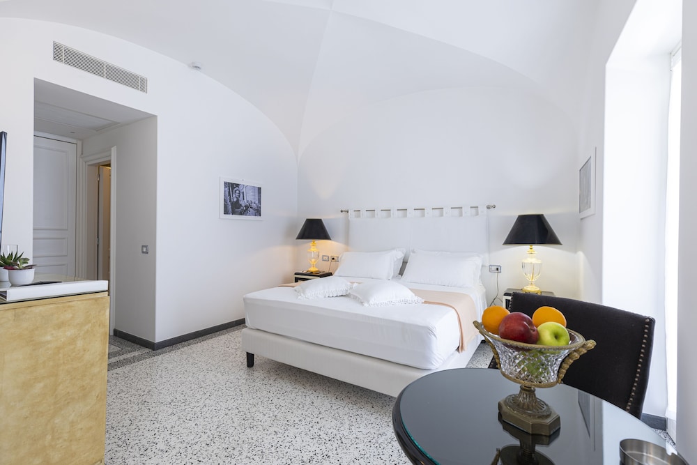 Superior Double Room, 1 King Bed, Sea View photo 2