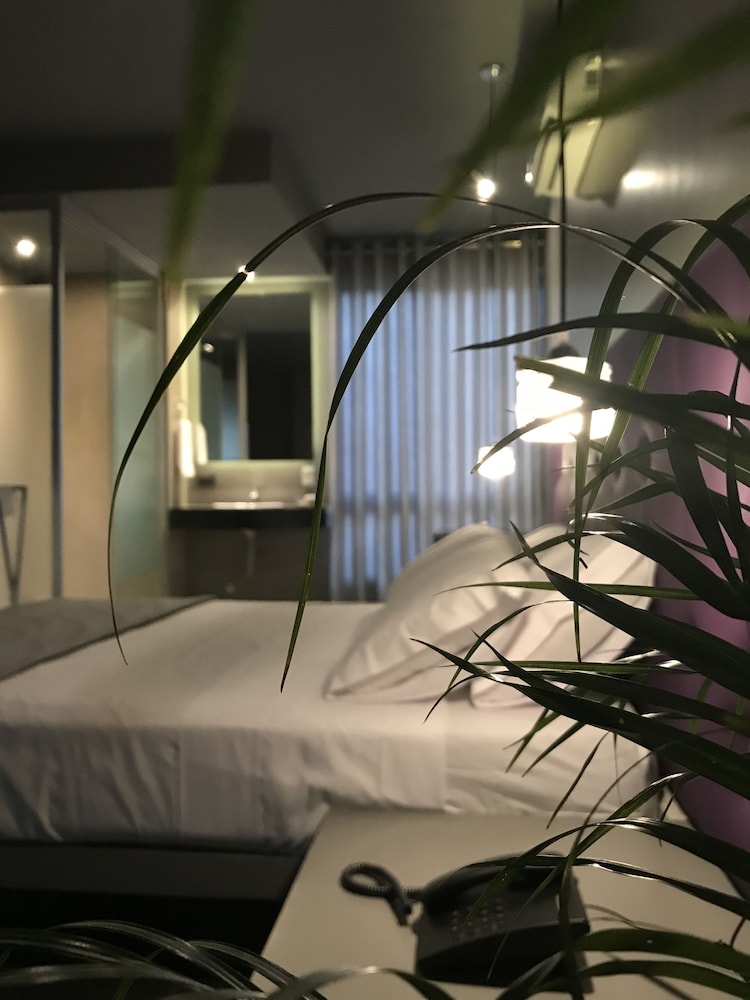 Standard Double Room, 1 King Bed photo 3